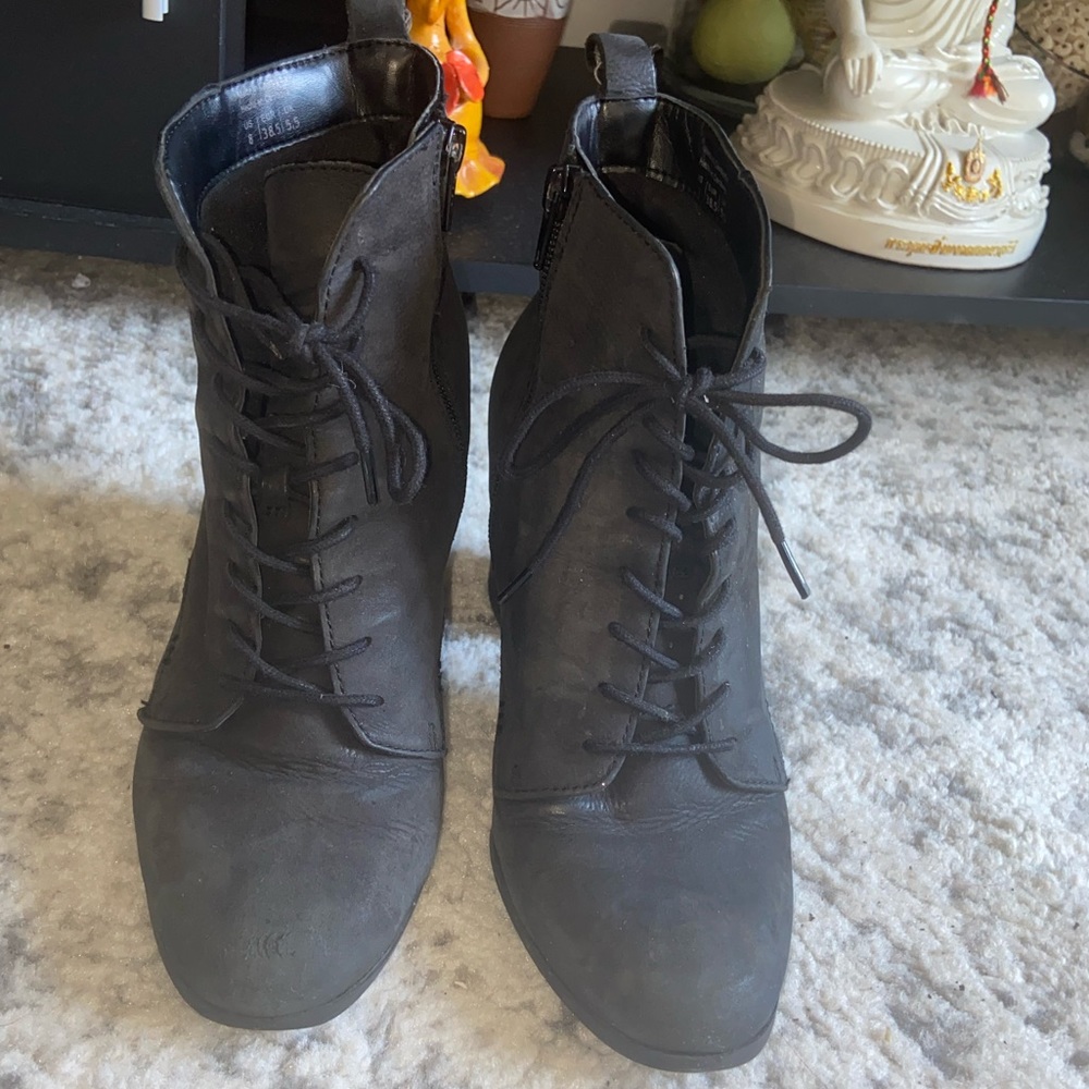 🟣Lace up booties🟣
